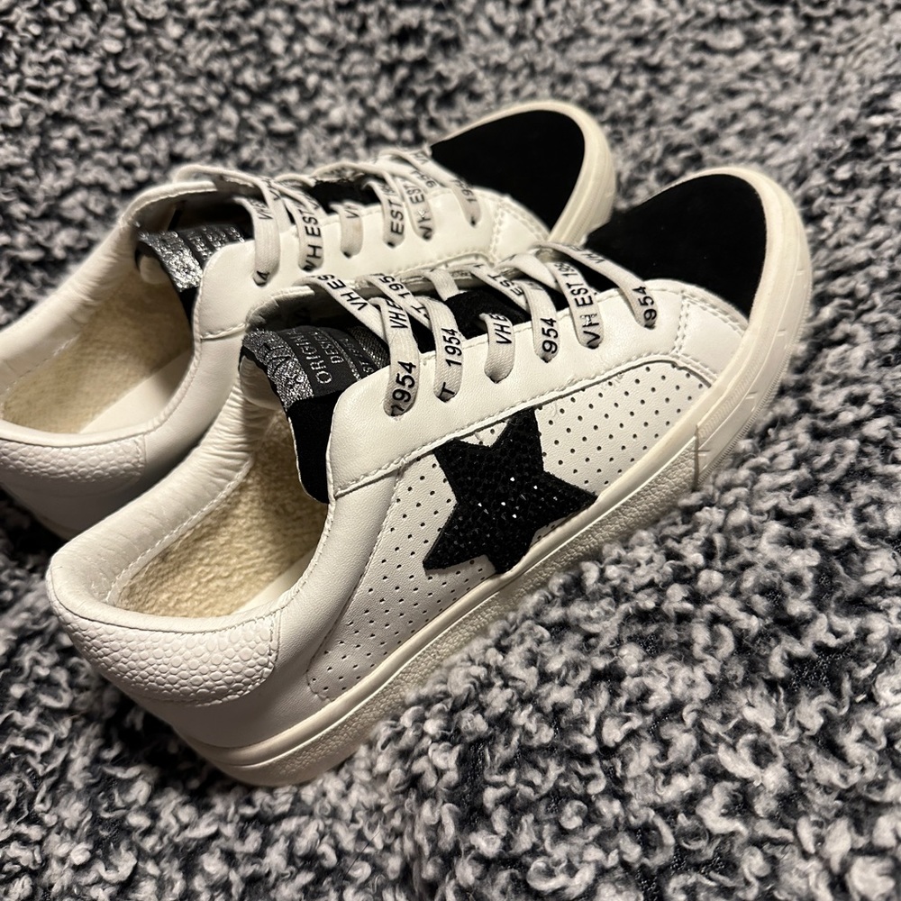 Vintage Havana size 5.5 women’s sneakers with sparkle star only worn twice
